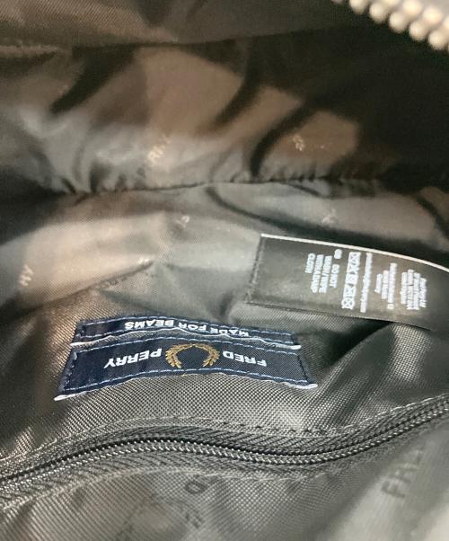 FRED PERRY（フレッドペリー）FRED PERRY (フレッドペリー) BEAMS (ビームス) ミニバレルバッグ ブラックの古着・服飾アイテム