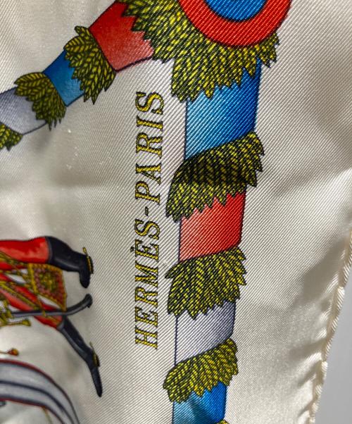 HERMES（エルメス）HERMES (エルメス) カレ90 LARMEE IMPERIALE RUSSE ロシア軍事博物館 シルクスカーフ ホワイトの古着・服飾アイテム