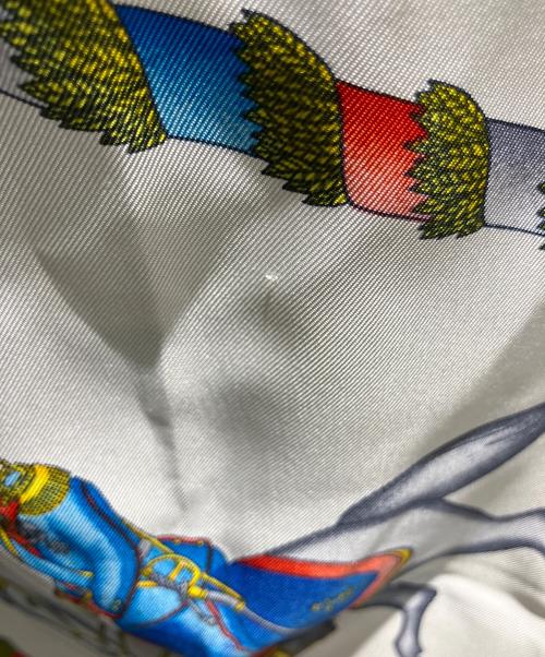 HERMES（エルメス）HERMES (エルメス) カレ90 LARMEE IMPERIALE RUSSE ロシア軍事博物館 シルクスカーフ ホワイトの古着・服飾アイテム