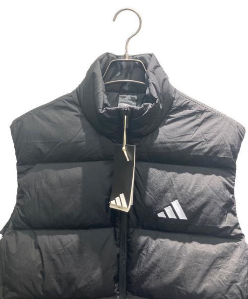 adidas（アディダス）adidas (アディダス) エッセンシャルズ クライマウォーム スリーストライプス パファー ダウン ベスト ダウンベスト ブラック サイズ:Mの古着・服飾アイテム