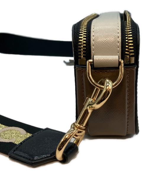 Marc by Marc Jacobs（マークバイマークジェイコブス）Marc by Marc Jacobs (マークバイマークジェイコブス) THE SNAPSHOT ショルダーバッグ ブラウンの古着・服飾アイテム