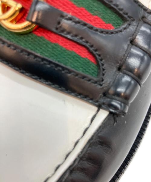 GUCCI（グッチ）GUCCI (グッチ) インターロッキングGローファー ローファー ホワイト×ブラック サイズ:5 1/2の古着・服飾アイテム