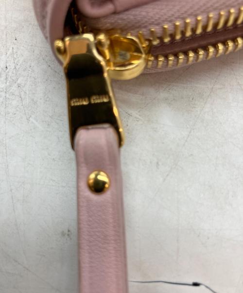 MIU MIU（ミュウミュウ）MIU MIU (ミュウミュウ) 2つ折り財布 ピンクの古着・服飾アイテム