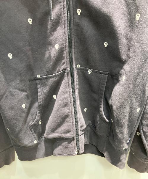 stussy（ステューシー）stussy (ステューシー) スカル総柄ジップパーカー ジップパーカー グレー サイズ:Mの古着・服飾アイテム