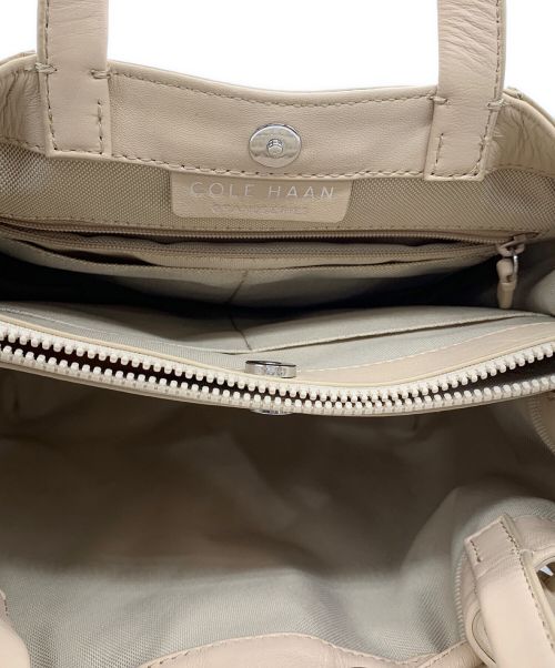 COLE HAAN（コールハーン）COLE HAAN (コールハーン) キルテッド ロゴ スモール バケット ベージュの古着・服飾アイテム