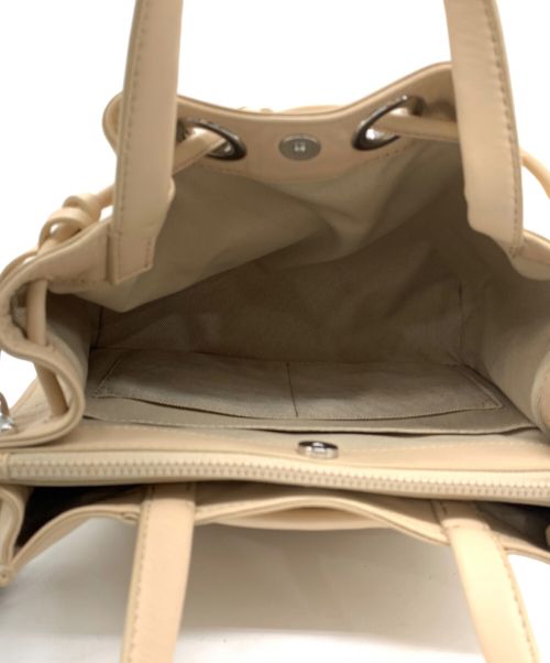 COLE HAAN（コールハーン）COLE HAAN (コールハーン) キルテッド ロゴ スモール バケット ベージュの古着・服飾アイテム