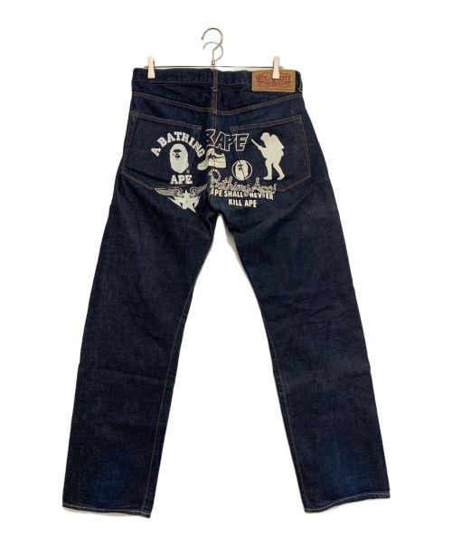 A BATHING APE（ア ベイシング エイプ）A BATHING APE (アベイシングエイプ) バックプリントデニムパンツ インディゴ サイズ:Mの古着・服飾アイテム