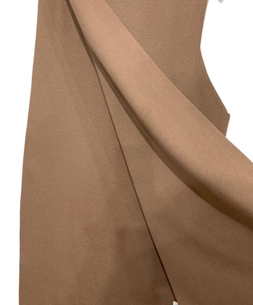 ELENDEEK（エレンディーク）ELENDEEK (エレンディーク) ベスト付きプリーツワンピース ベージュ サイズ:Sの古着・服飾アイテム