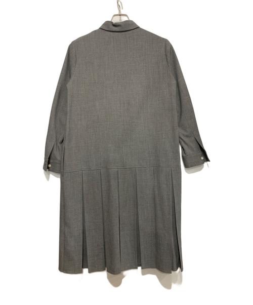 FRED PERRY（フレッドペリー）FRED PERRY (フレッドペリー) プリーツバックシャツドレスワンピース グレー サイズ:SIZE 156-162の古着・服飾アイテム
