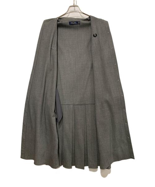 FRED PERRY（フレッドペリー）FRED PERRY (フレッドペリー) プリーツバックシャツドレスワンピース グレー サイズ:SIZE 156-162の古着・服飾アイテム