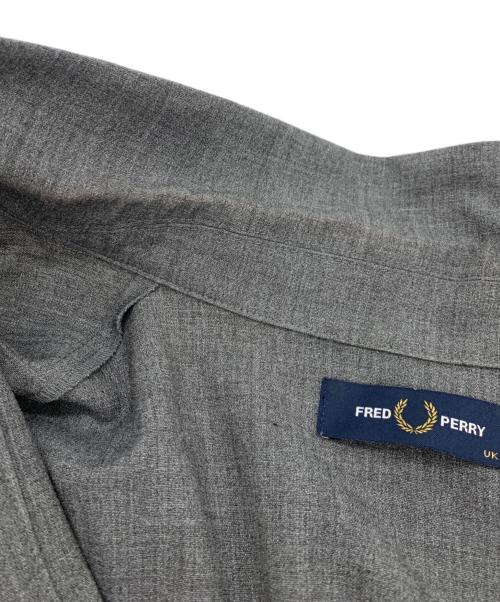 FRED PERRY（フレッドペリー）FRED PERRY (フレッドペリー) プリーツバックシャツドレスワンピース グレー サイズ:SIZE 156-162の古着・服飾アイテム