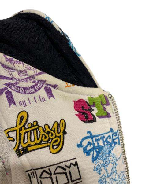 stussy（ステューシー）stussy (ステューシー) 歴代ロゴ総柄ジップパーカー ホワイト サイズ:Mの古着・服飾アイテム