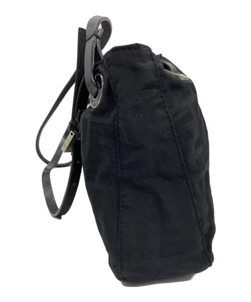 FENDI（フェンディ）FENDI (フェンディ) ズッカショルダーバッグ ブラックの古着・服飾アイテム