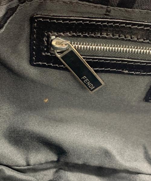 FENDI（フェンディ）FENDI (フェンディ) ズッカショルダーバッグ ブラックの古着・服飾アイテム