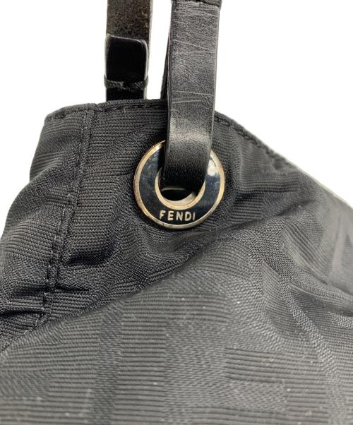 FENDI（フェンディ）FENDI (フェンディ) ズッカショルダーバッグ ブラックの古着・服飾アイテム