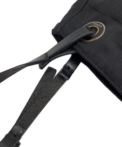 FENDI（フェンディ）FENDI (フェンディ) ズッカショルダーバッグ ブラックの古着・服飾アイテム