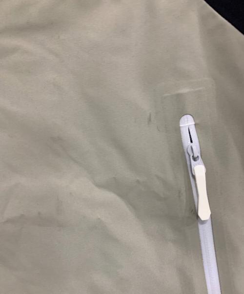 ARC'TERYX（アークテリクス）ARC'TERYX (アークテリクス) BEAMS (ビームス) ジップアップジャケット ブラック×グレー サイズ:Lの古着・服飾アイテム