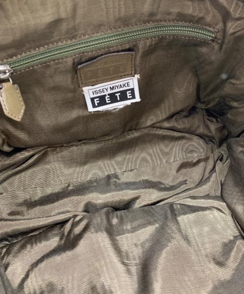 ISSEY MIYAKE FETE（イッセイミヤケフェット）ISSEY MIYAKE FETE (イッセイミヤケフェット) ハンドバッグ ブラウン サイズ:-の古着・服飾アイテム