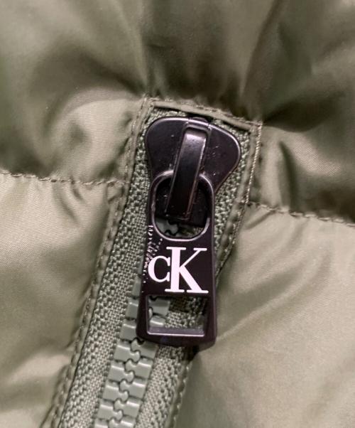 Calvin Klein Jeans（カルバンクラインジーンズ）Calvin Klein Jeans (カルバンクラインジーンズ) ダウンジャケット カーキ サイズ:Mの古着・服飾アイテム