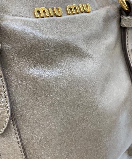 MIU MIU（ミュウミュウ）MIU MIU (ミュウミュウ) 2WAYバッグ グレーの古着・服飾アイテム