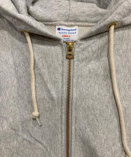 Champion REVERSE WEAVE（チャンピオン リバース ウィーブ）Champion REVERSE WEAVE (チャンピオン リバース ウィーブ) ジップパーカー グレー サイズ:Sの古着・服飾アイテム