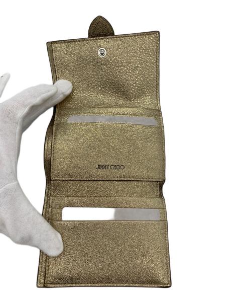 JIMMY CHOO（ジミーチュウ）JIMMY CHOO (ジミーチュウ) 3つ折り財布 ゴールドの古着・服飾アイテム