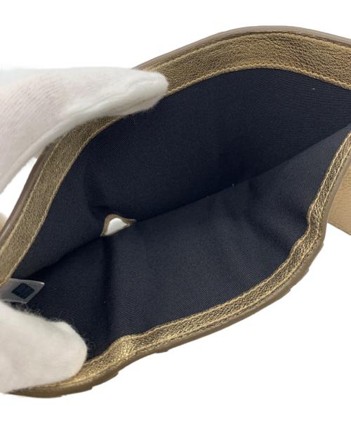 JIMMY CHOO（ジミーチュウ）JIMMY CHOO (ジミーチュウ) 3つ折り財布 ゴールドの古着・服飾アイテム