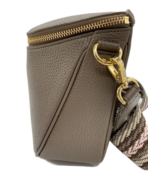 A.D.M.J.（エーディーエムジェイ）A.D.M.J. (エーディーエムジェイ) シュリンクレザークロスボディバッグ ブラウンの古着・服飾アイテム