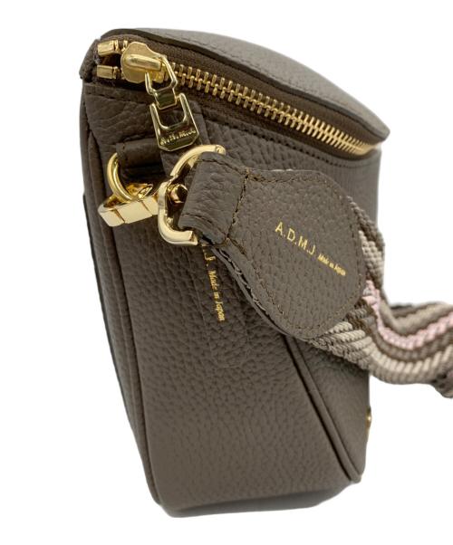 A.D.M.J.（エーディーエムジェイ）A.D.M.J. (エーディーエムジェイ) シュリンクレザークロスボディバッグ ブラウンの古着・服飾アイテム