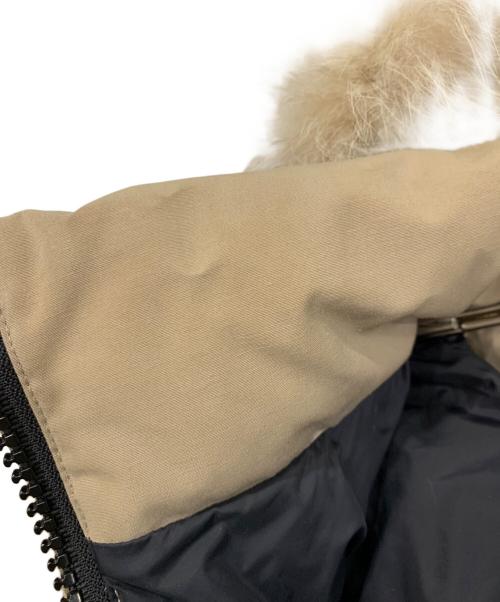 CANADA GOOSE（カナダグース）CANADA GOOSE (カナダグース) ダウンジャケット ベージュ サイズ:Mの古着・服飾アイテム