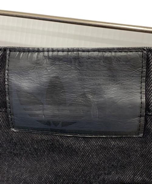 adidas（アディダス）adidas (アディダス) ジップ ウォッシュド デニムパンツ ブラック サイズ:30の古着・服飾アイテム