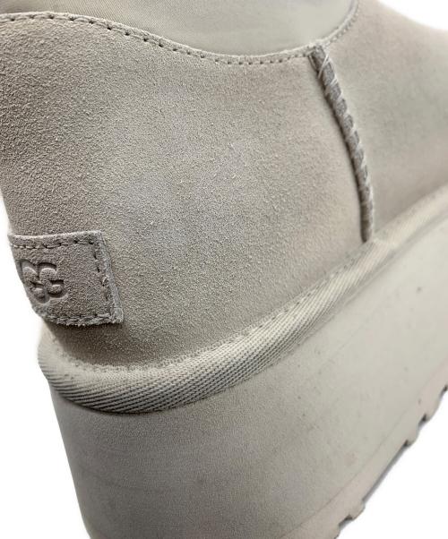 UGG（アグ）UGG (アグ) クラシック ミニ ディッパー パッファー ホワイト サイズ:24㎝の古着・服飾アイテム