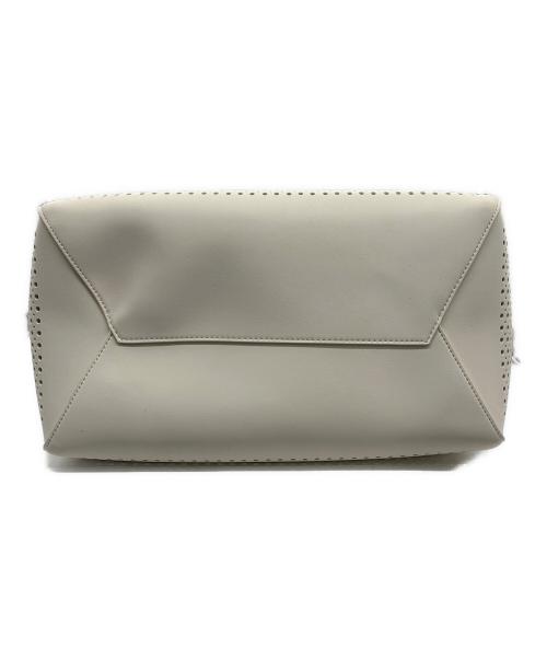 1piu1uguale3（ウノピュウノウグァーレトレ）1piu1uguale3 (ウノピュウノウグァーレトレ) パンチングトートバッグ アイボリーの古着・服飾アイテム