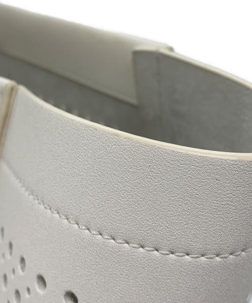 1piu1uguale3（ウノピュウノウグァーレトレ）1piu1uguale3 (ウノピュウノウグァーレトレ) パンチングトートバッグ アイボリーの古着・服飾アイテム