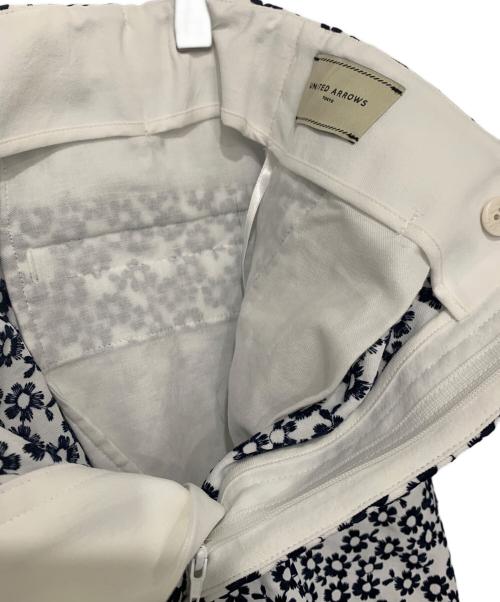 UNITED ARROWS TOKYO（ユナイテッドアローズトウキョウ）UNITED ARROWS TOKYO (ユナイテッドアローズトウキョウ) フラワー スリムパンツ ホワイト サイズ:40の古着・服飾アイテム