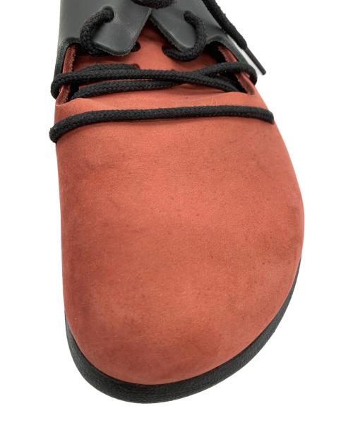 BIRKENSTOCK（ビルケンシュトック）BIRKENSTOCK (ビルケンシュトック) シューズ レッド×ブラック サイズ:40の古着・服飾アイテム