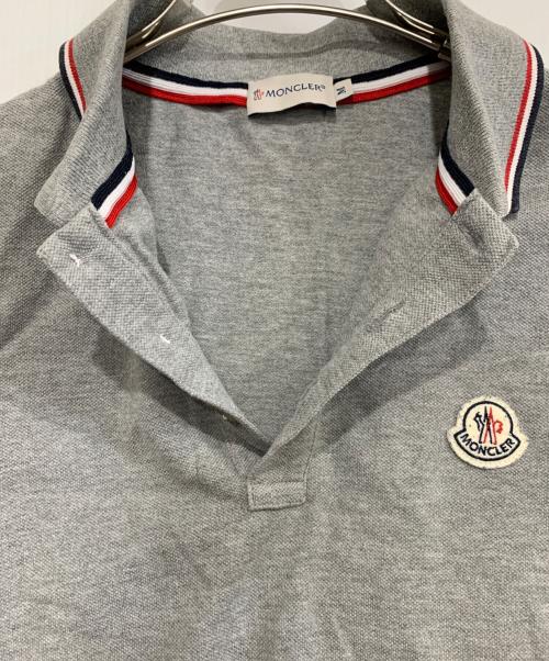 MONCLER（モンクレール）MONCLER (モンクレール) ポロシャツ グレー サイズ:Mの古着・服飾アイテム