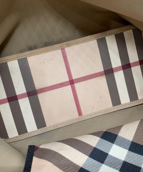 BURBERRY（バーバリー）BURBERRY (バーバリー) トートバッグ ブラック×ベージュの古着・服飾アイテム