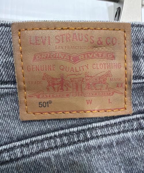 LEVI'S（リーバイス）LEVI'S (リーバイス) ストレートデニムパンツ グレー サイズ:W25L28の古着・服飾アイテム