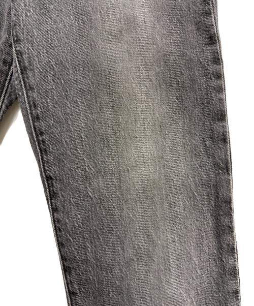 LEVI'S（リーバイス）LEVI'S (リーバイス) ストレートデニムパンツ グレー サイズ:W25L28の古着・服飾アイテム