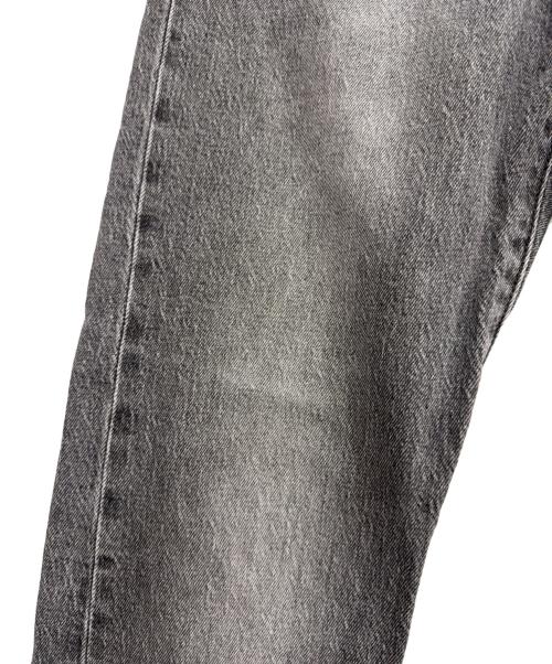 LEVI'S（リーバイス）LEVI'S (リーバイス) ストレートデニムパンツ グレー サイズ:W25L28の古着・服飾アイテム