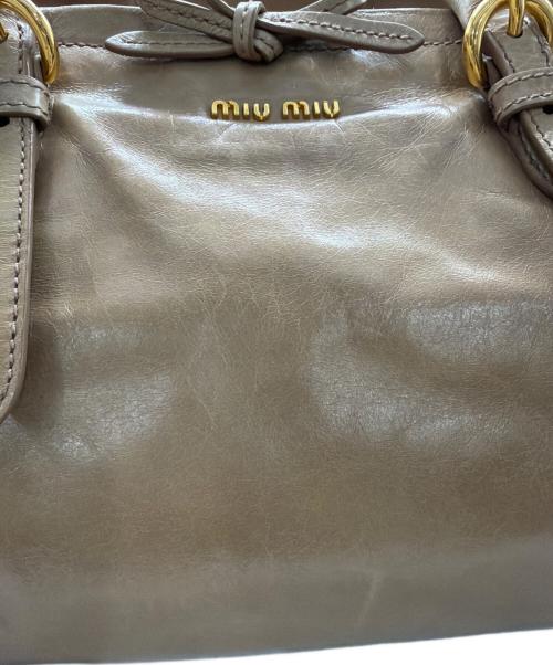 MIU MIU（ミュウミュウ）MIU MIU (ミュウミュウ) 2WAYバッグ ベージュの古着・服飾アイテム