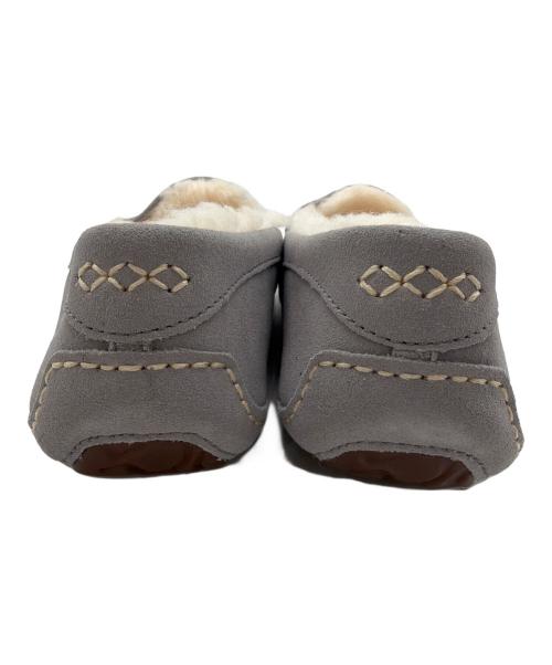 UGG（アグ）UGG (アグ) モカシンシューズ ライトグレー サイズ:26cmの古着・服飾アイテム