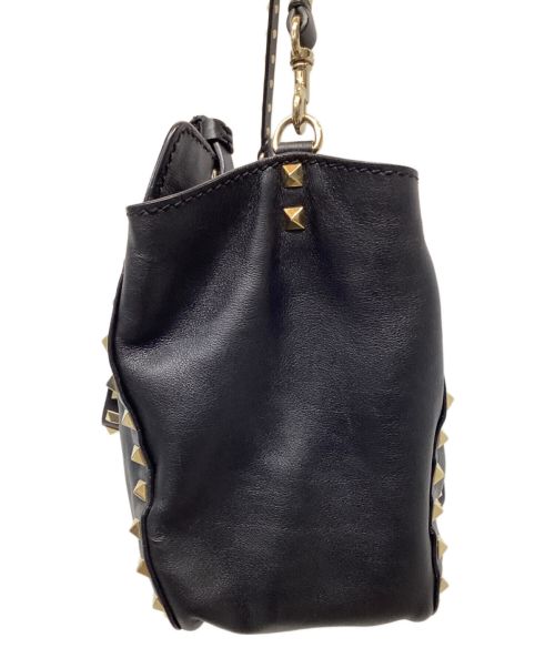 VALENTINO GARAVANI（ヴァレンティノ・ガラヴァーニ）VALENTINO GARAVANI (ヴァレンティノ・ガラヴァーニ) ロックスタッズレザーショルダーバッグ ブラックの古着・服飾アイテム