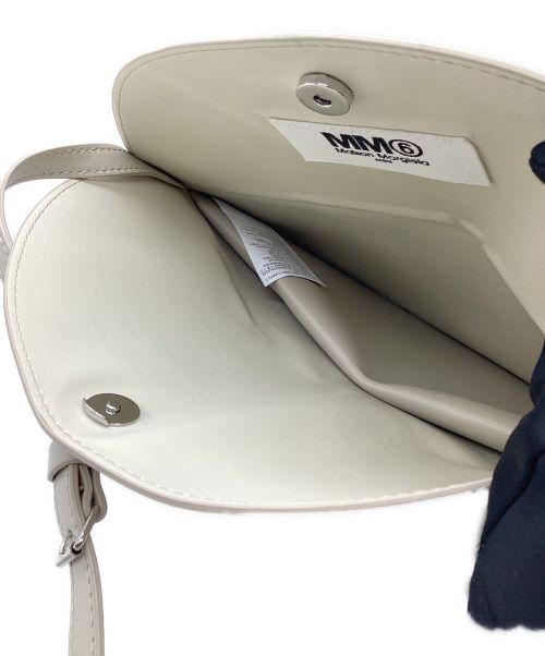 MM6 Maison Margiela（エムエムシックスメゾンマルジェラ）MM6 Maison Margiela (エムエムシックス メゾンマルジェラ) ラウンドショルダーバッグ アイボリーの古着・服飾アイテム