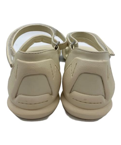 SHISEIDO（シセイドウ）SHISEIDO (シセイドウ) ストラップフラットサンダル ベージュ サイズ:23cmの古着・服飾アイテム