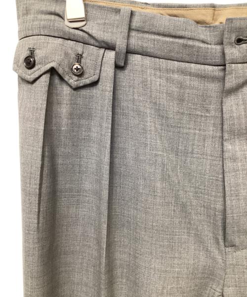 Unlikely（アンライクリー）Unlikely (アンライクリー) 2024S Unlikely Sawtooth Flap 2P Trousers Tropical ライトグレー サイズ:Lの古着・服飾アイテム