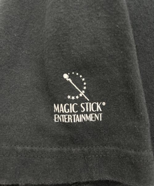 MAGIC STICK ENTERTAINMENT（マジック スティック エンターテイメント）MAGIC STICK ENTERTAINMENT (マジック スティック エンターテイメント) プリントTシャツ ブラック サイズ:Lの古着・服飾アイテム
