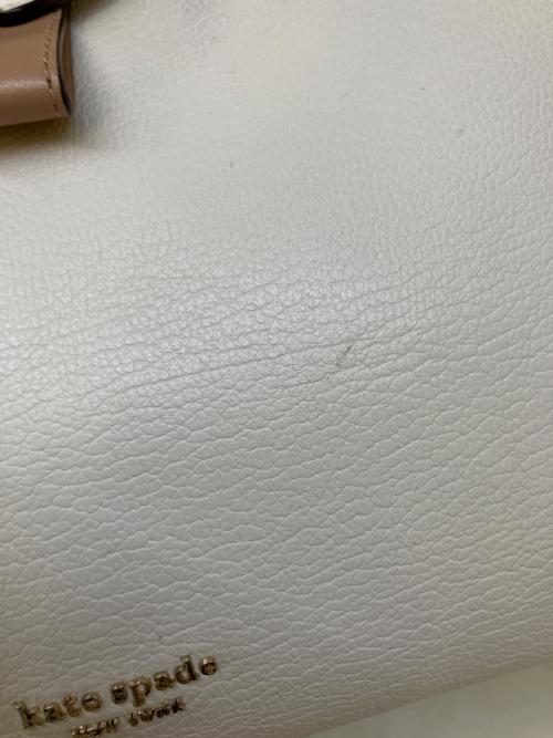 Kate Spade（ケイトスペード）Kate Spade (ケイトスペード) 2WAYバッグ ホワイト×ブラウンの古着・服飾アイテム