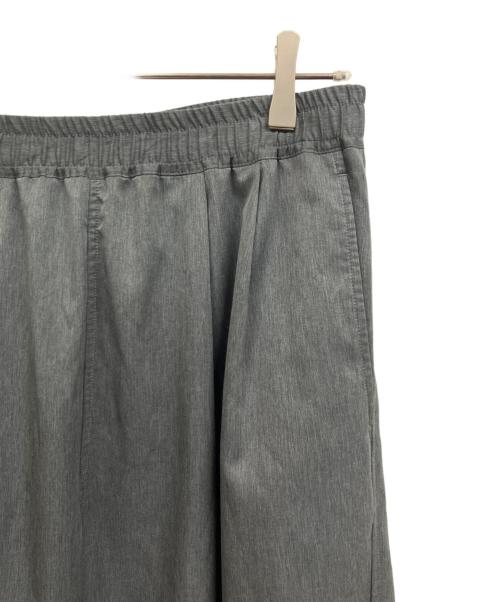 FreshService（フレッシュサービス）FreshService (フレッシュサービス) COOLFIBER TWO TUCK EASY PANTS グレー サイズ:Ｌの古着・服飾アイテム